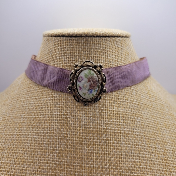 Victorian Vtg to Antique Handpainted Floral Mauve Velvet Ribbon Choker Necklace - Picture 1 of 8